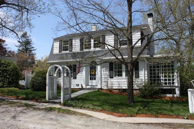 House at 5 Colonial Terrace