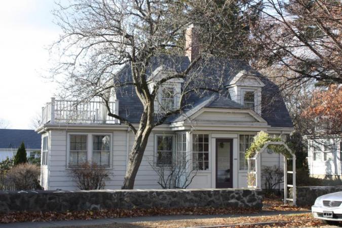 Cushing Gate House at 389 Common Street